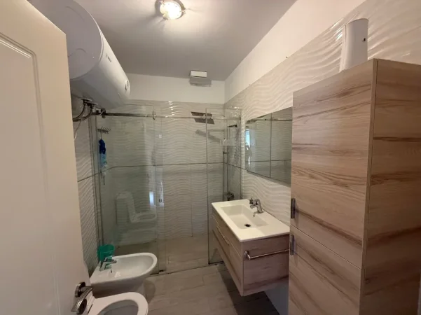 Tirane, shitet apartament 2+1+Aneks+Ballkon Kati 5, 119 m² 210.000 € (Tregu Elektrik)
