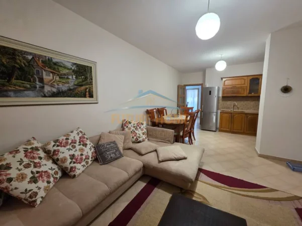 Tirane, jepet me qera apartament 2+1+Ballkon Kati 1, 100 m² 475 € (VILA L)