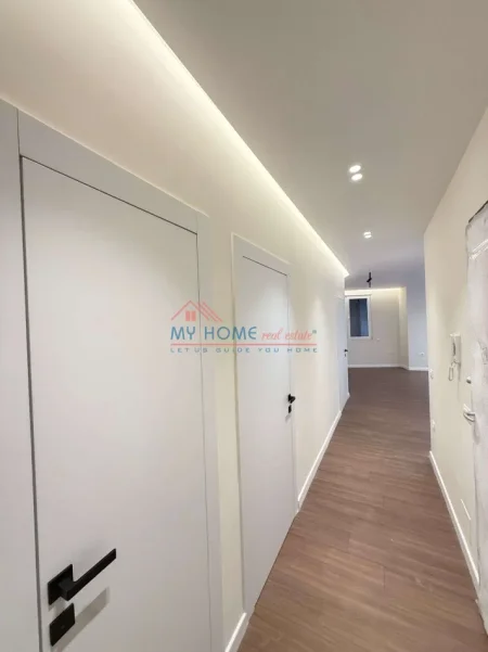 Tirane, shitet apartament 2+1+Ballkon Kati 5, 79 m² 205.000 € (Materniteti i Ri)