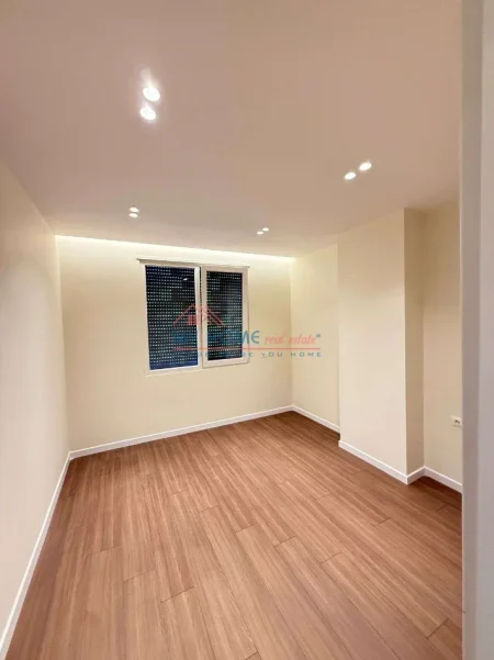 Tirane, shitet apartament 2+1+Ballkon Kati 5, 79 m² 205.000 € (Materniteti i Ri)