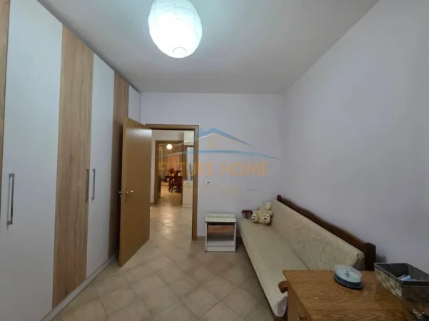 Tirane, jepet me qera apartament 2+1+Ballkon Kati 1, 100 m² 475 € (VILA L)
