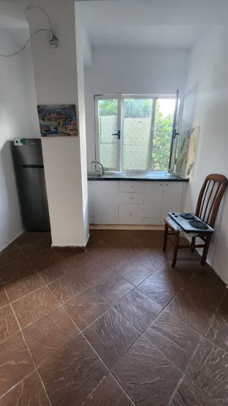 Tirane, jepet me qera garsonier 1+1 Kati 0, 40 m² 250 € (Ish Dogana)