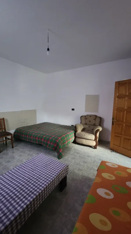 Tirane, jepet me qera garsonier 1+1 Kati 0, 40 m² 250 € (Ish Dogana)