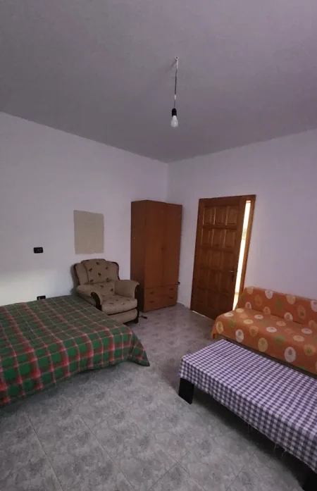 Tirane, jepet me qera garsonier 1+1 Kati 0, 40 m² 250 € (Ish Dogana)