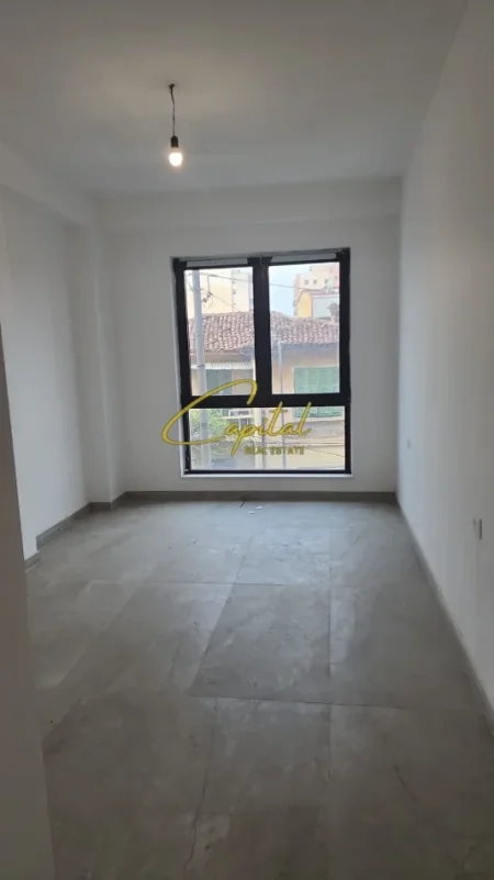 Tirane, jepet me qera ambjent biznesi Kati 2, 97 m² 1.300 € (MYSLYM SHYRI)