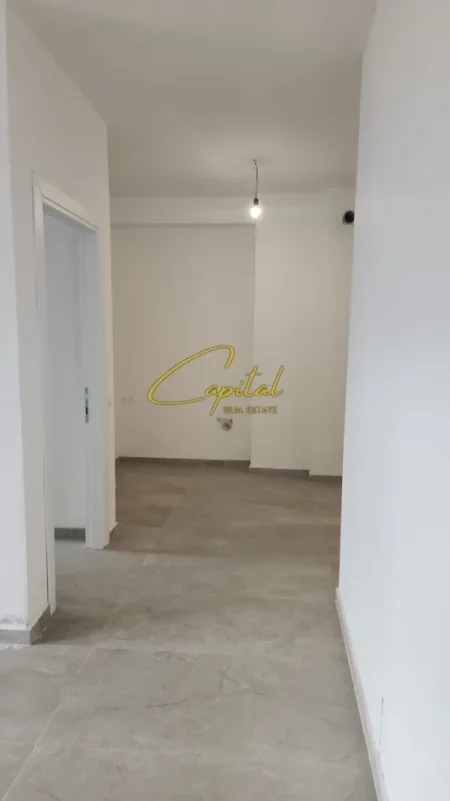Tirane, jepet me qera ambjent biznesi Kati 2, 97 m² 1.300 € (MYSLYM SHYRI)
