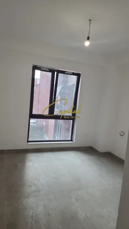 Tirane, jepet me qera ambjent biznesi Kati 2, 97 m² 1.300 € (MYSLYM SHYRI)