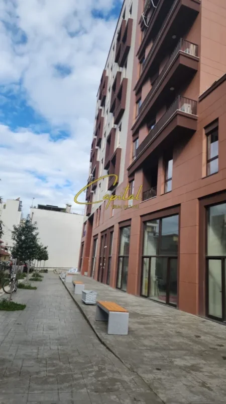 Tirane, jepet me qera ambjent biznesi Kati 2, 97 m² 1.300 € (MYSLYM SHYRI)