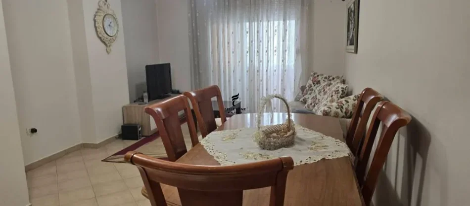 Tirane, jepet me qera apartament 2+1 Kati 1, 100 m² 450 € (ASTIR)