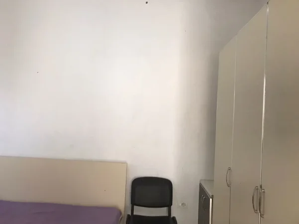 Tirane, jepet me qera apartament 1+1 Kati 0, 48 m² 300 € (ne rrugen Pandi Stillu Tirane.)