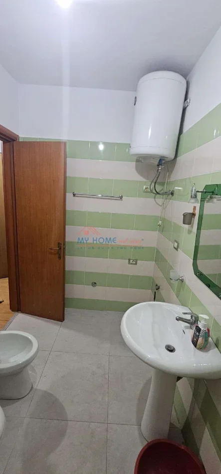 Tirane, jepet me qera apartament 2+1+Ballkon Kati 3, 115 m² 500 € (Rruga 3 Deshmoret)