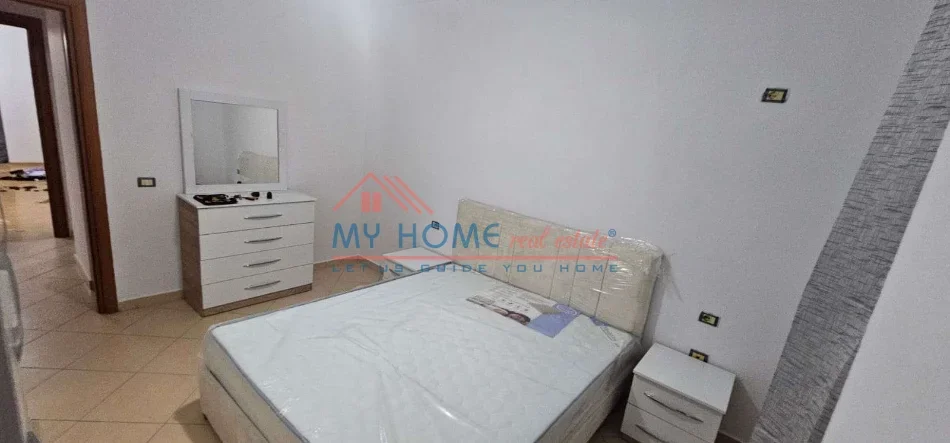 Tirane, jepet me qera apartament 2+1+Ballkon Kati 3, 115 m² 500 € (Rruga 3 Deshmoret)