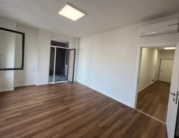 Tirane, jepet me qera zyre , 135 m² 1.500 € 