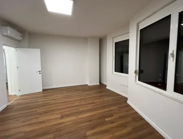 Tirane, jepet me qera zyre , 135 m² 1.500 € 