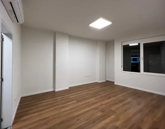 Tirane, jepet me qera zyre , 135 m² 1.500 € 