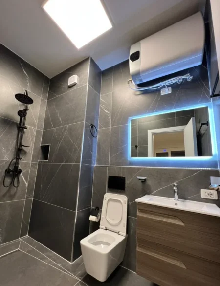 Tirane, jepet me qera zyre , 135 m² 1.500 € 