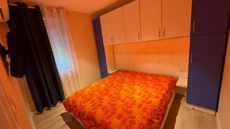 Tirane, jepet me qera apartament 1+1 Kati 1, 80 m² (OXHAKU(530581012-31))