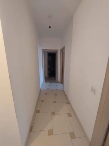 Tirane, jepet me qera apartament 2+1+Ballkon Kati 8, 80 m² 470 € (Yzberisht)