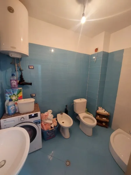Tirane, jepet me qera apartament 2+1+Ballkon Kati 8, 80 m² 470 € (Yzberisht)