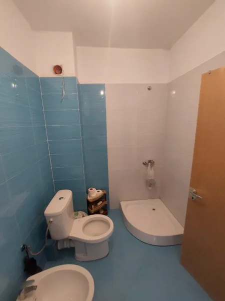 Tirane, jepet me qera apartament 2+1+Ballkon Kati 8, 80 m² 470 € (Yzberisht)