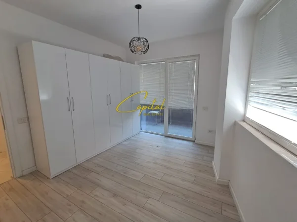 Tirane, jepet me qera zyre Kati 1, 93 m² 700 € (MINE PEZA)
