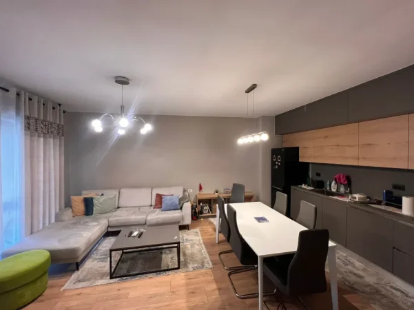 Tirane, shitet apartament 2+1+Ballkon Kati 5, 111 m² 287.000 € (Kompleksi Panorama Stacioni i Trenit)