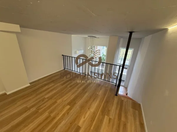 Tirane, jepet me qera apartament duplex Dublex Kati 1, 60 m² 450 € (pallati me shigjeta)