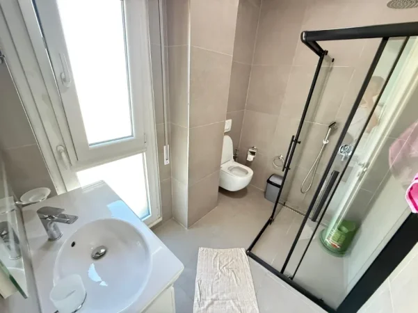 Tirane, jepet me qera apartament 2+1 Kati 8, 100 m² 740 € (selvia)