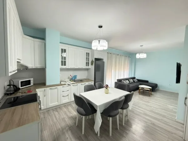 Tirane, jepet me qera apartament 2+1 Kati 8, 100 m² 740 € (selvia)