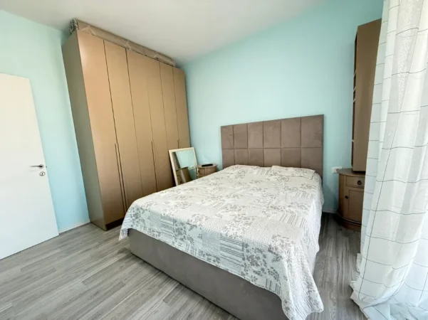 Tirane, jepet me qera apartament 2+1 Kati 8, 100 m² 740 € (selvia)