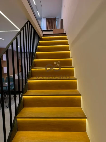 Tirane, jepet me qera apartament Dublex Kati 2, 62 m² 550 € (pallati me shigjeta)