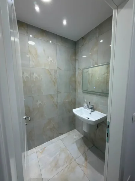 Tirane, jepet me qera zyre Kati 2, 1.420 € (rruga e kosovareve)