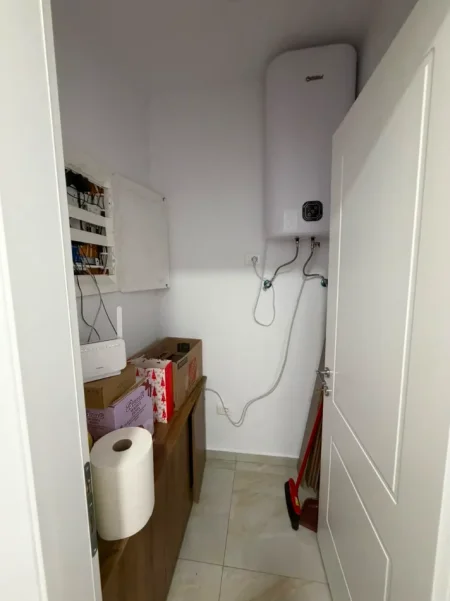 Tirane, jepet me qera zyre Kati 2, 1.420 € (rruga e kosovareve)