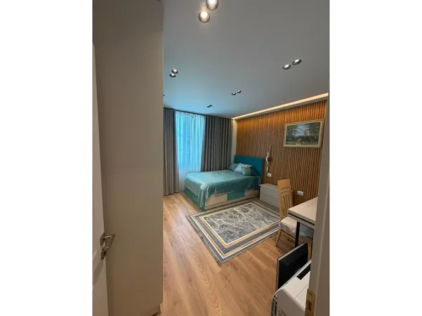 Tirane, jepet me qera apartament 3+1+Ballkon Kati 9, 115 m² 1.500 € (myslym shyr)