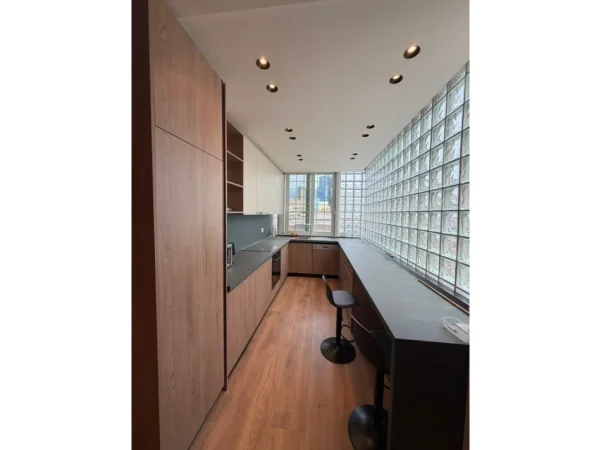 Tirane, jepet me qera apartament 3+1+Ballkon Kati 9, 115 m² 1.500 € (myslym shyr)