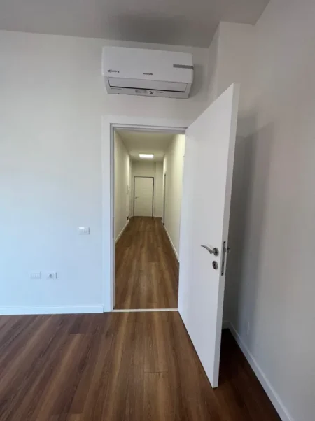 Tirane, jepet me qera zyre Kati 8, 135 m² 1.500 € (RR. George W. Bush)
