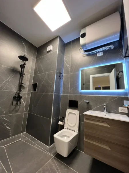 Tirane, jepet me qera zyre Kati 8, 135 m² 1.500 € (RR. George W. Bush)