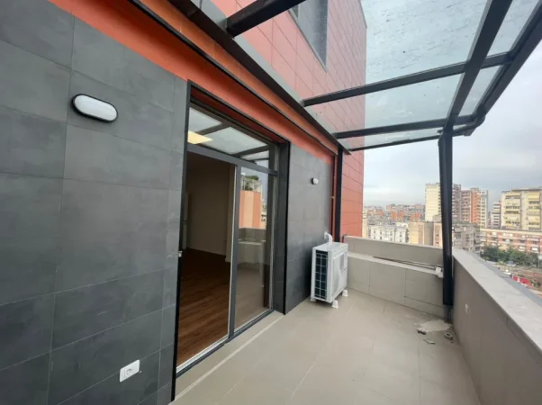 Tirane, jepet me qera zyre Kati 8, 135 m² 1.500 € (RR. George W. Bush)