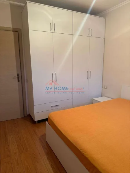 Tirane, jepet me qera apartament 1+1+Ballkon Kati 6, 70 m² 600 € (Rruga Frosina Plaku)