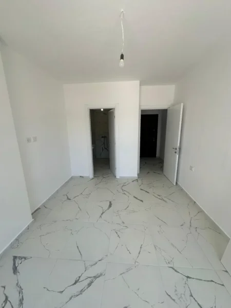 Shqiperi, jepet me qera zyre , 90 m² 450 € (Univers City)