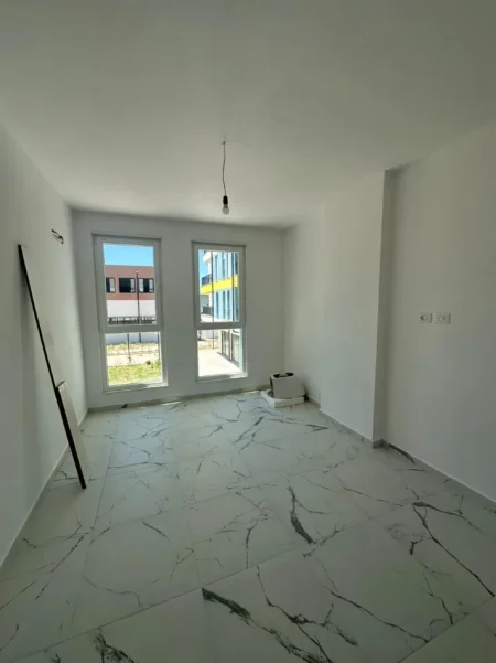 Shqiperi, jepet me qera zyre , 90 m² 450 € (Univers City)