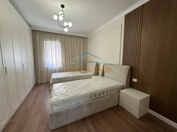 Tirane, jepet me qera apartament 2+1+Ballkon , 121 m² 1.500 € (Kompleksi Delijorgj)