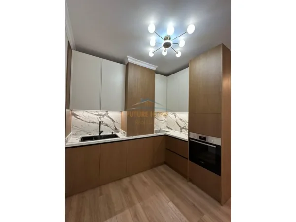 Tirane, jepet me qera apartament 2+1+Ballkon , 121 m² 1.500 € (Kompleksi Delijorgj)