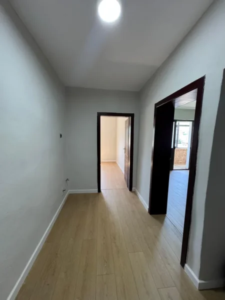 Tirane, shitet apartament 1+1 Kati 4, 60 m² 108.000 € (Ali Demi)
