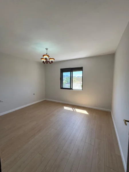 Tirane, shitet apartament 1+1 Kati 4, 60 m² 108.000 € (Ali Demi)