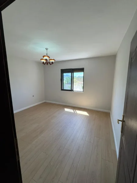 Tirane, shitet apartament 1+1 Kati 4, 60 m² 108.000 € (Ali Demi)