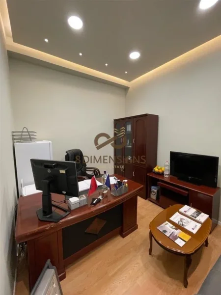 Tirane, shitet ambjent biznesi Kati 0, 43 m² 97.000 € (kodra e diellit)