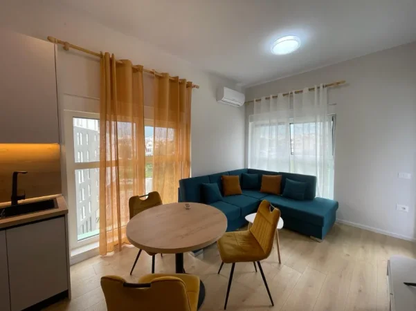 Tirane, jepet me qera apartament 1+1+Ballkon Kati 6, 59 m² 450 € (Kompleksi Kadiu)