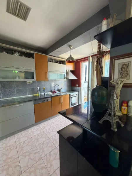 Tirane, shitet apartament 3+1 Kati 5, 219 m² 323.500 € (Kodra e Diellit 1)