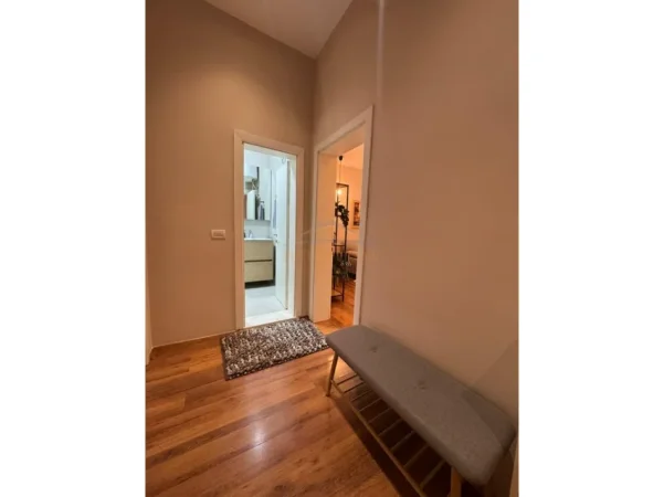 Tirane, jepet me qera apartament 2+1 Kati 1, 85 m² 1.150 € (Bllok,)